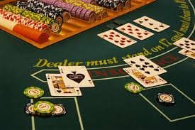 Penggemar bulu tangkis menyaksikan kompetisi dunia secara live